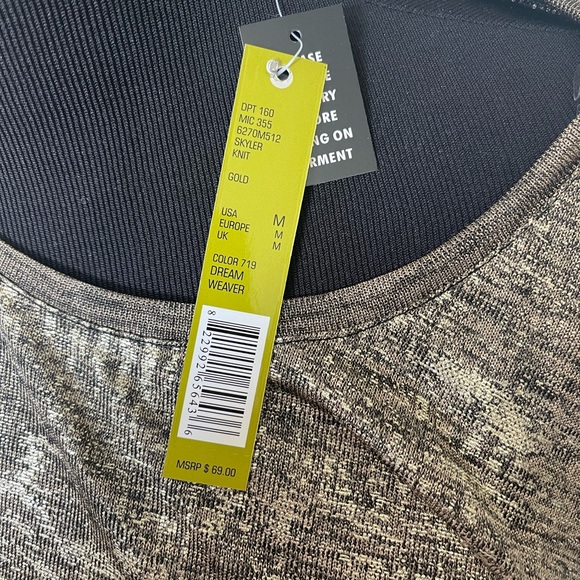 NWT! Gianni Bini Stunning! Gold metallic Long Sleeve Blouse. - Picture 6 of 7